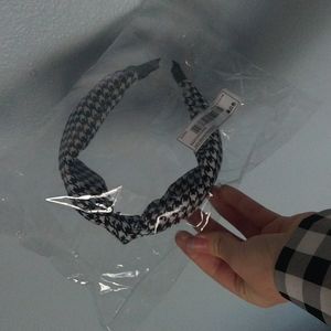 Gingham print head band with not on top